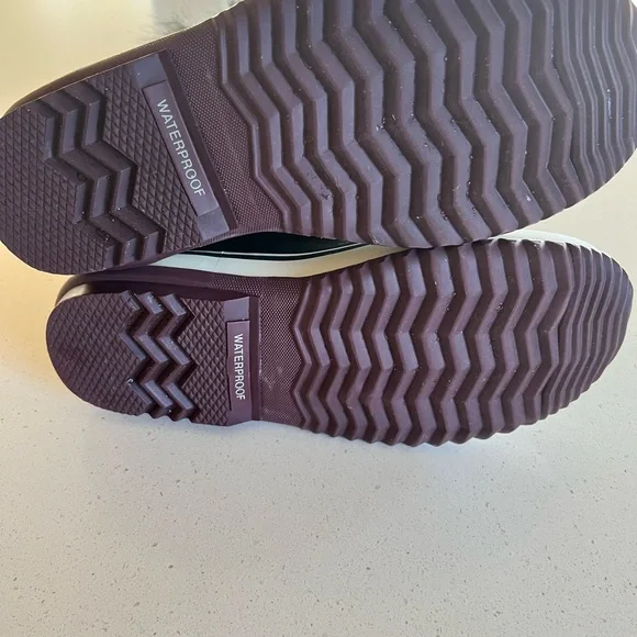 Sorel Joan of Arctic boots in Taffy and Royale. Size 8. - Picture 6 of 10